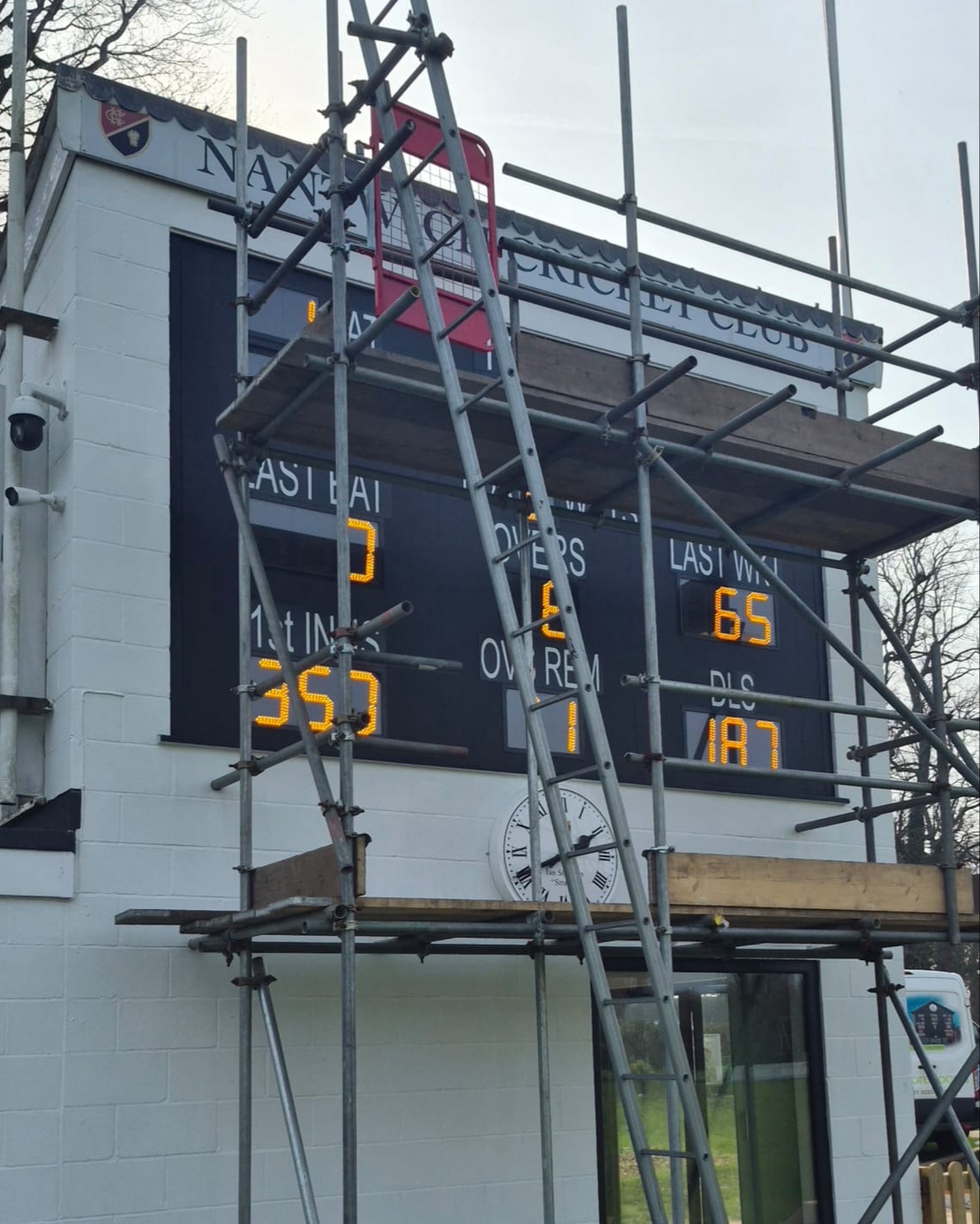 Nantwich Cricket Club — a video screen brought back into service and connected to Play-Cricket Scorer Pro project gallery image 3